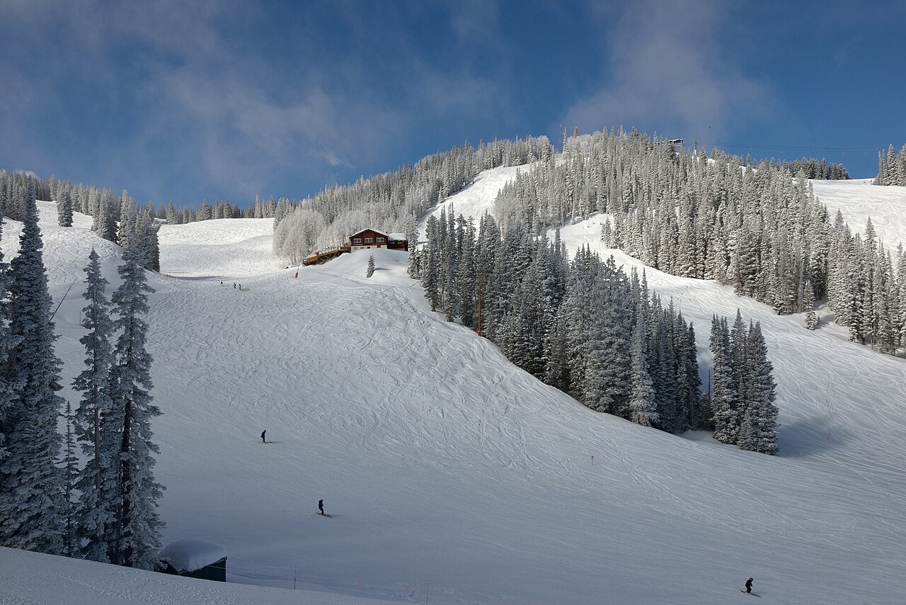 Ski rental in Aspen
