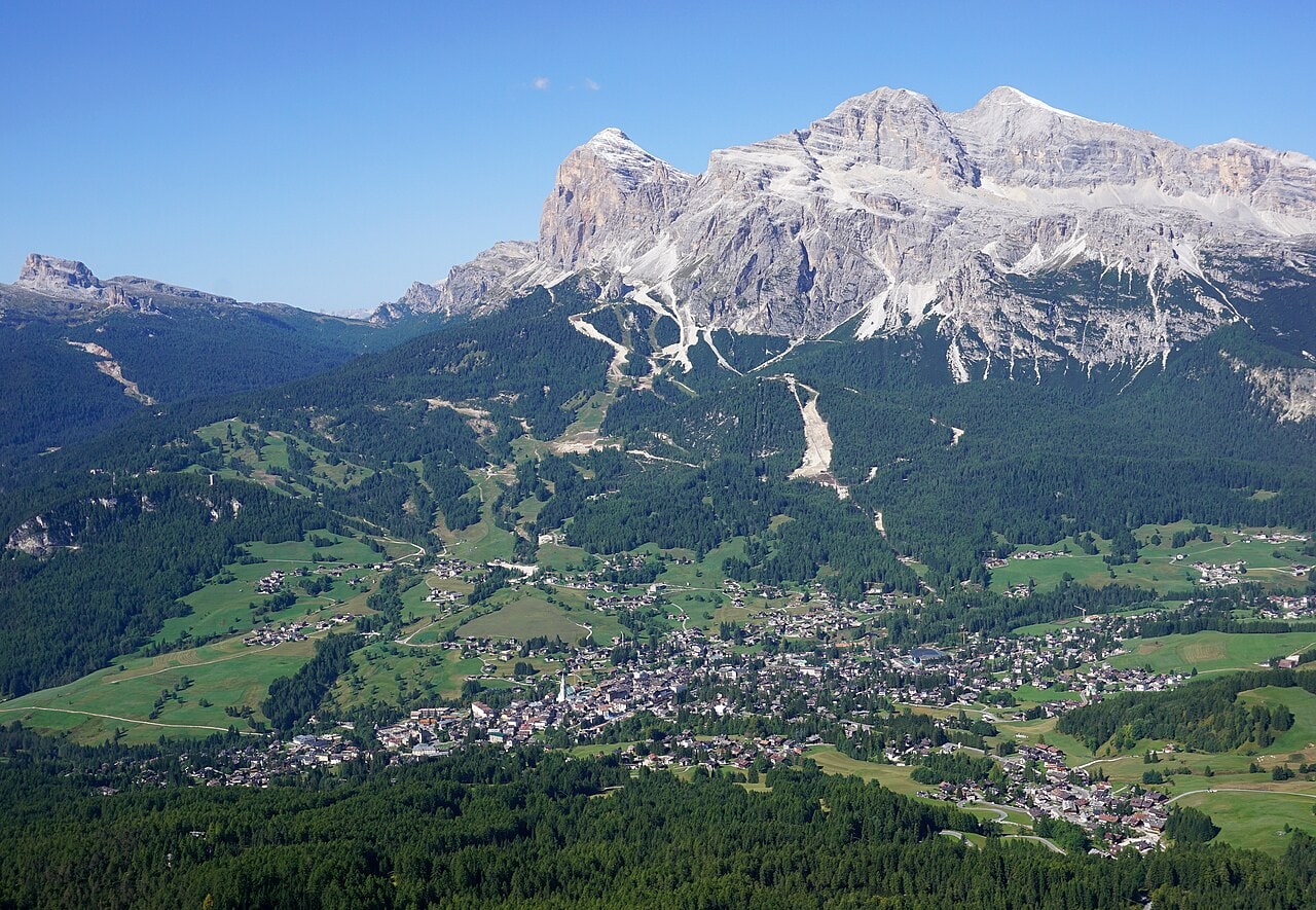 Ski rental Cortina d'Ampezzo — book online and save